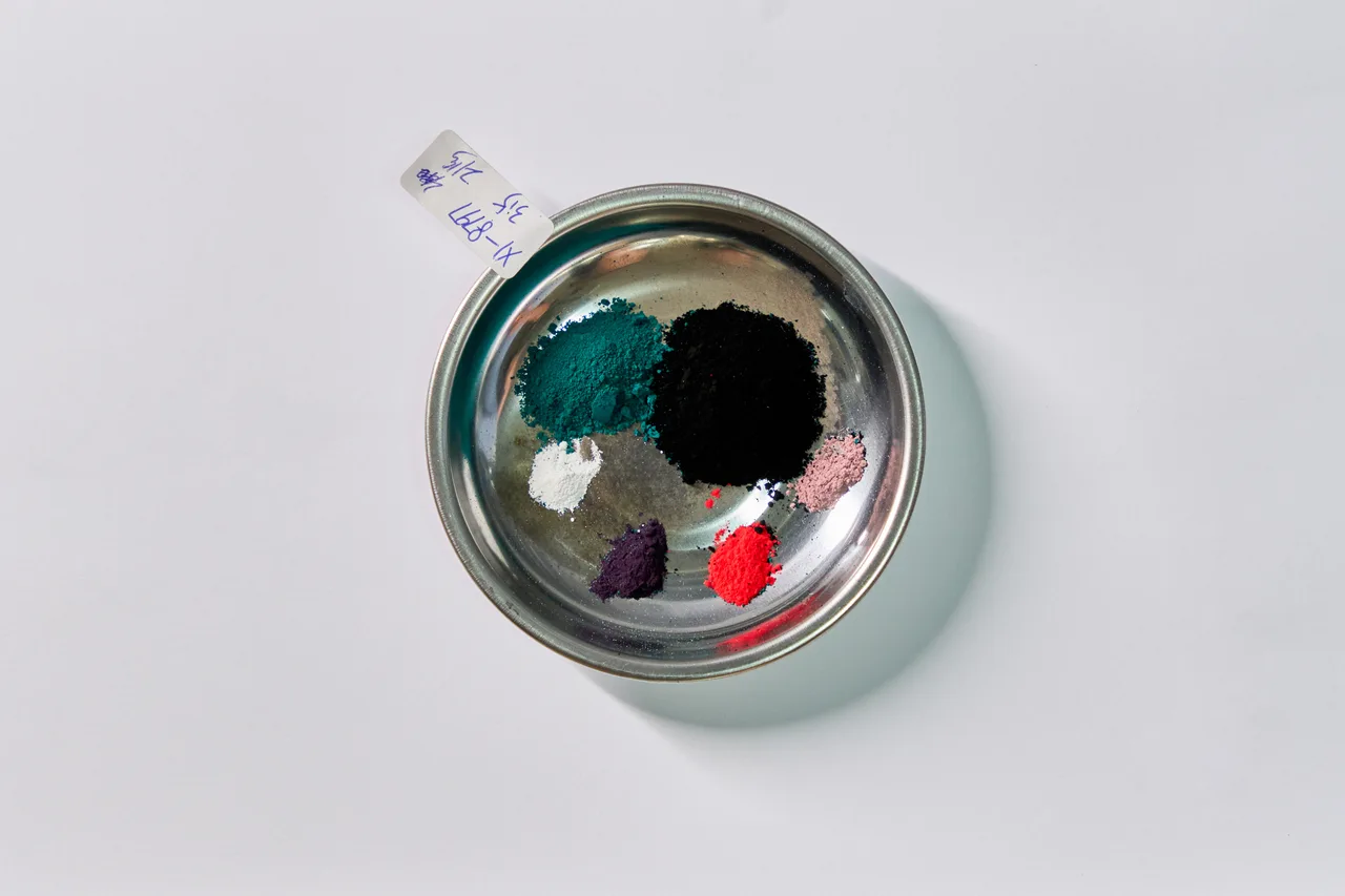 Small quantities of pigment can change the entire colour.