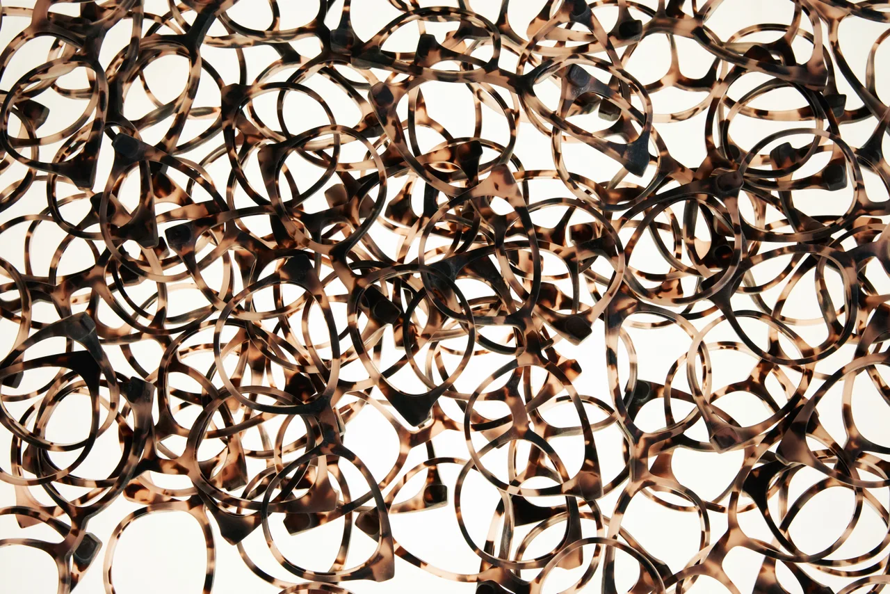 Tortoiseshell frame fronts reveal the pattern within the sheet.