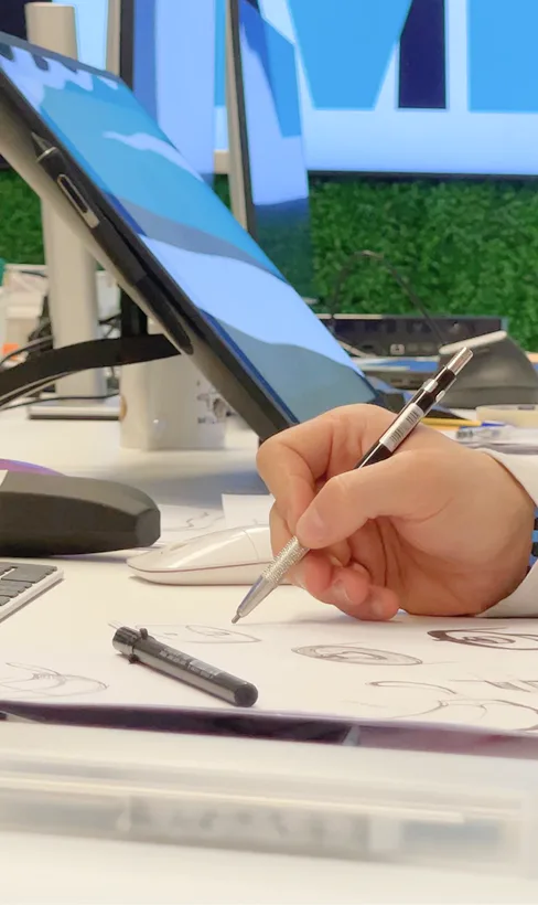 Desarrollo de diseño y bocetos en el estudio.