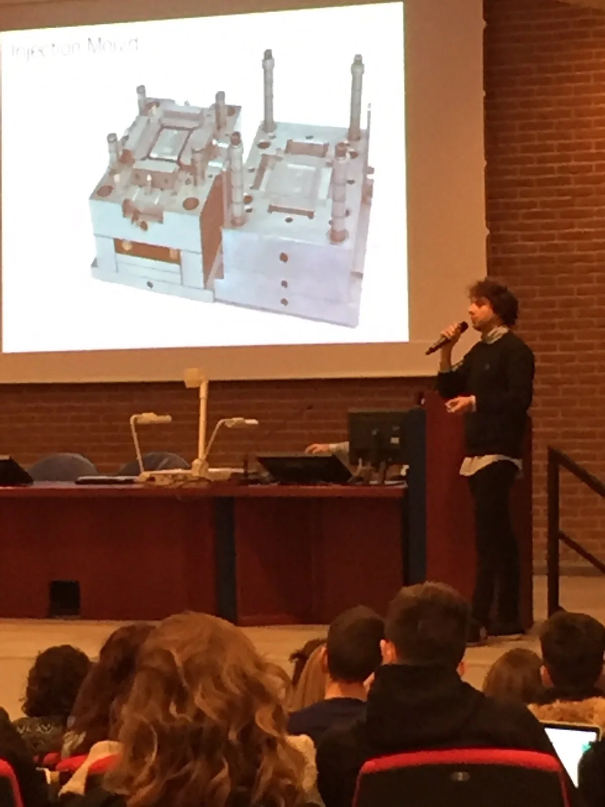 Lucas Milossi explaining an injection mould during his talk at IULM University